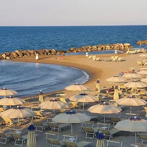 Sunshine Summer Hotel